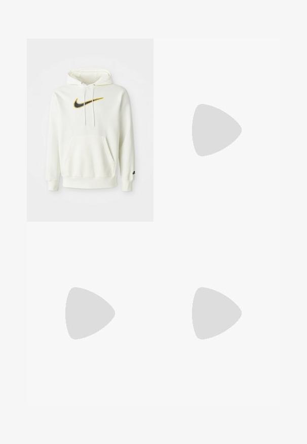 Bílá bavlněná mikina s kapucí, přední kapsou a černým a žlutým logem Nike. Má stahovací kapucu a žebrované manžety a dolní lem.; Černé bavlněné tričko s krátkým rukávem, které má bílé a červené nápisy a grafické logo na levé části hrudi. Kulatý výstřih.; Šedé Nike tepláky s elastickým pasem na šňůrku, zúženými nohavicemi, bočními kapsami a charakteristickým švem. Měkká, strukturovaná tkanina.; Šedá sportovní obuv s vrchní částí z mikrovlákna a semiše, bílými akcenty, polstrovanou podrážkou a jedinečným designem s reflexními prvky.