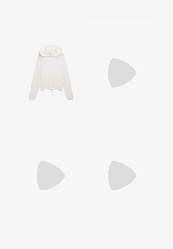 Witte lange mouwen hoodie met een trekkoord aan de onderkant, gemaakt van een zachte, gestructureerde stof en met een ronde, gelaagde capuchonontwerp.; Zwarte plissé brede broek met een elastische tailleband. Het materiaal heeft een gestructureerde afwerking. Geen zichtbare hardware of patronen.; Zwarte leren sneakers met gouden accenten, een gestructureerde afwerking, een zijrits en een dikke witte zool. Ontworpen voor comfort en stijl.; Bruine neplederen schoudertas met twee lange handvatten en een bijpassend klein pouch. Het oppervlak heeft een gestructureerd patroon en gouden hardware accenten.