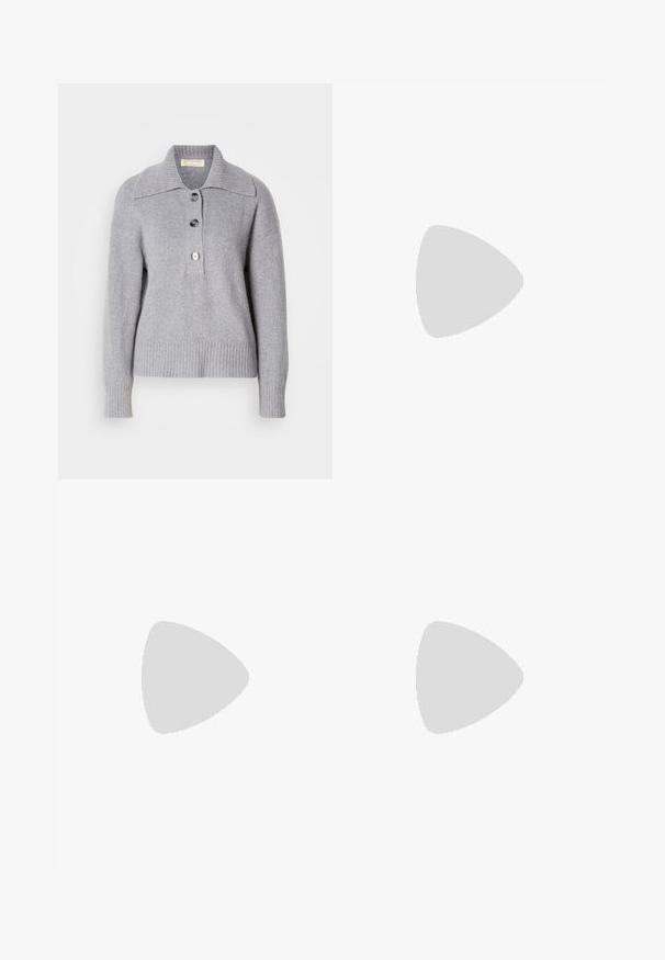 Maglione grigio in lana con orlo a coste, colletto oversize e tre grandi bottoni sul davanti. Texture morbida. Vestibilità casual e rilassata.; Mini gonna a motivo houndstooth marrone e beige con un leggero dettaglio avvolgente e passanti per cintura su uno sfondo bianco.; Stivale al ginocchio bordeaux scuro con texture coccodrillo e tacco a blocco su uno sfondo bianco, mostrato di lato.; Borsa in pelle verniciata marrone di forma rettangolare, con due manici lunghi e sottili accenti curvi sul davanti.; Orecchini in metallo dorato con forma triangolare liscia e arrotondata e design con chiusura a perno; superficie riflettente con minimalismo nei dettagli.