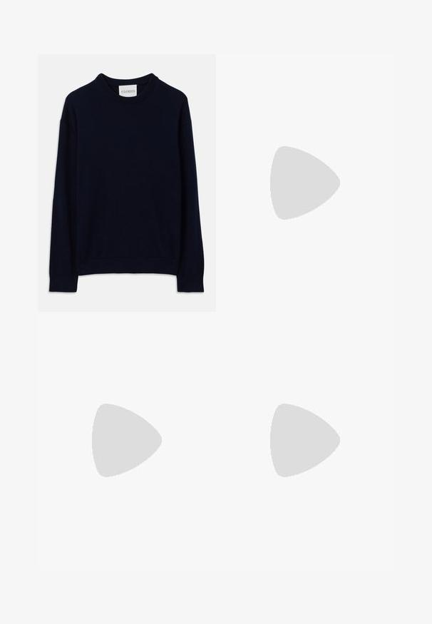 Marineblaues Langarm-Crewneck-Sweatshirt mit gerippten Bündchen und Saum, versehen mit einem kleinen weißen Etikett mit "CLOSED" am Kragen.; Graues T-Shirt mit kurzen Ärmeln aus weichem, strukturiertem Stoff. Verfügt über einen klassischen Rundhalsausschnitt und einen geraden Saum, geeignet für legere Trageanlässe.; Schwarze Cordhosen mit geradem Bein Design, versehen mit vertikalen Streifen, einem Knopfverschluss vorne und Gürtelschlaufen.; Weiße Sneaker mit Wildlederelementen, runder Zehenpartie, flachen Schnürsenkeln und einer cremefarbenen Gummisohle. Mit grünen Markenlogo am Fersenbereich.