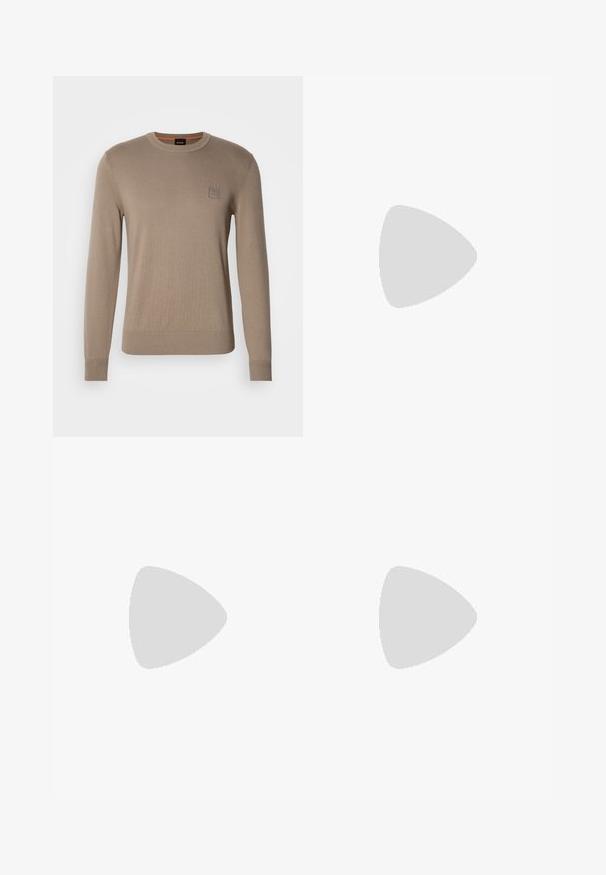 Vyriškas smėlinis megztinis su apvalia iškirpte, ilgomis rankovėmis, įlinkimais ant rankogalio ir apatinės dalies, su mažu kvadratiniu logotipu krūtinėje.; BOSS THOMPSON - Paprasti marškinėliai - open beige; Juodos slim fit džinsinės kelnės su penkiomis kišenėmis, mygtukų uždarymu ir diržo kilpomis, parodytos prieš baltą foną.; Juodi odiniai loaferiai su apvalia nosimi ir subtiliomis siūlėmis. Lygi tekstūra ir mažas kulnas, ant nugarėlės yra prekės ženklo ženklas.