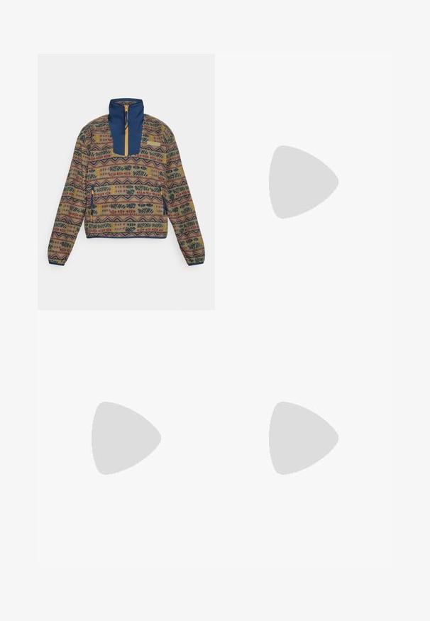 Πολυχρωμο πουλόβερ τζάκετ με φλις σώμα με μοτίβο, ναυτικό κολάρο και πάνελ στήθους, κλείσιμο με φερμουάρ και πλαϊκή τσέπη με κίτρινη λεπτομέρεια.; Λευκό βαμβακερό t-shirt με μαύρη γραφική εκτύπωση του λογότυπου "THE NORTH FACE" μπροστά. Κοντά μανίκια και στρογγυλή λαιμόκοψη.; Αδιάβροχο σκούρο μπορντό παντελόνι σκι με στενή εφαρμογή, δύο μπροστινές τσέπες και με φερμουάρ πλευρικές αεραγωγούς για αναπνευσιμότητα. Περιλαμβάνονται επίσης ενισχυμένες μανσέτες.; Columbia PEAKFREAK - Παπούτσια πεζοπορίας - black