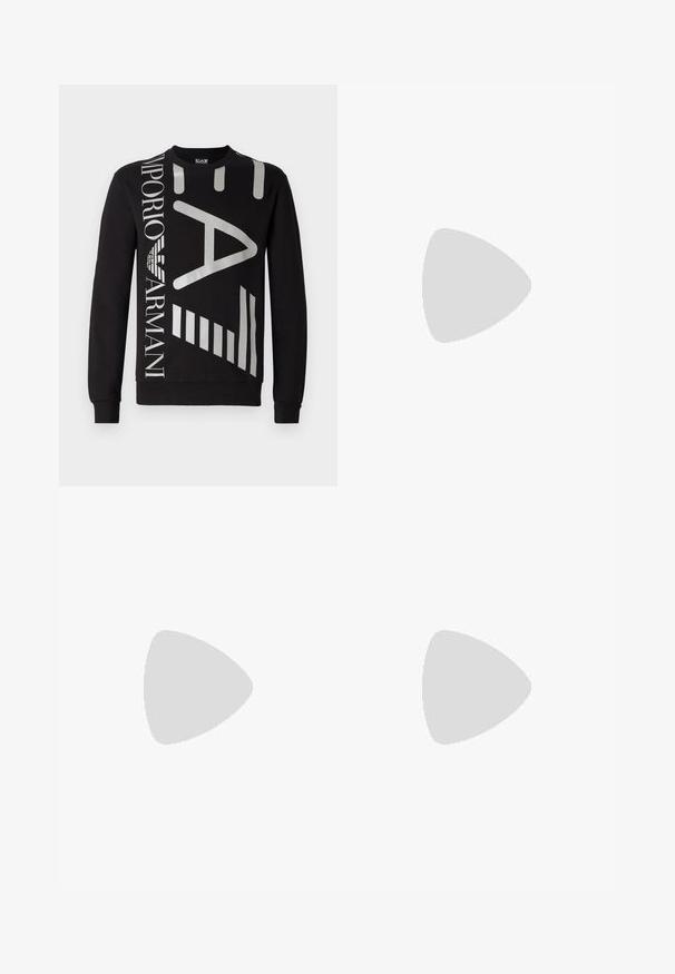 EA7 Emporio Armani TRAIN LOGO SERIES OVERSIZE - Sweatshirt - black/silver; The Kooples Short - black; Filling Pieces MONDO 2.0 RIPPLE UNISEX - Baskets basses - white; Banane en textile noir de forme incurvée, avec un compartiment principal zippé et une poche avant, étiquette de marque embossée à l'avant.