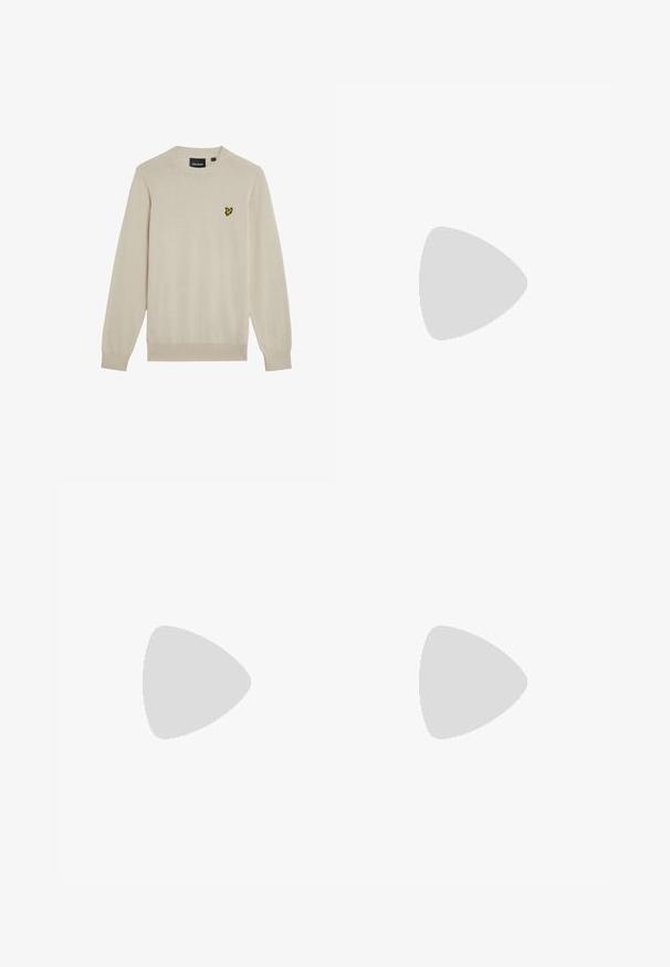 Beige gebreide trui met lange mouwen en een ronde hals. Bevat een klein gele geborduurd logo op de borst. Zachte textuur.; Witte katoenen blouse met lange mouwen en een ronde halslijn, met zijsplitten aan de onderkant en een gladde textuur, vanuit de achterkant weergegeven.; Lichtblauwe denim jeans met een straight-leg ontwerp, vijf zakken, knoopsluiting, minimale vervaging en contrasterende stikseldetails.; Witte sneaker met een gladlederen bovenwerk en een laag profiel. Voorzien van een ronde neus, zes vetergaatjes en een gestructureerde rubberen zool.