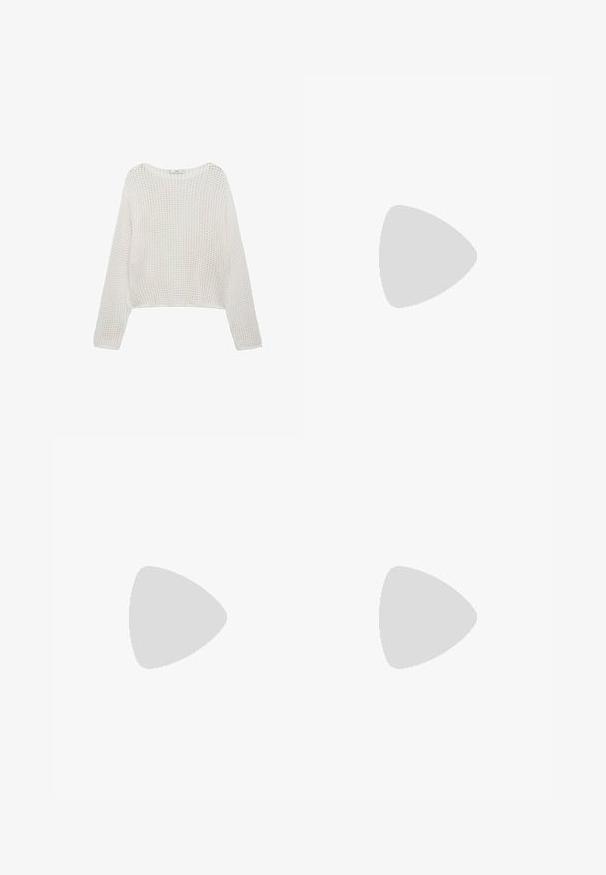 Maglione bianco a maniche lunghe in maglia con un motivo textured morbido e un taglio cropped. Collo semplice e dettaglio a costine sull'orlo.; Pantaloni neri a gamba dritta, con tasche frontali e spacchi laterali all'orlo. Realizzati in tessuto morbido e liscio. Adatti a diverse occasioni.; Pump in pelle nera con punta affusolata, cinturino alla caviglia e tacco spesso. Texture piatta, design elegante ed estetica minimalista.; Borsa hobo nera in pelle con una superficie liscia, forma curvata e una singola tracolla regolabile; presenta un'ampia apertura nella parte superiore.