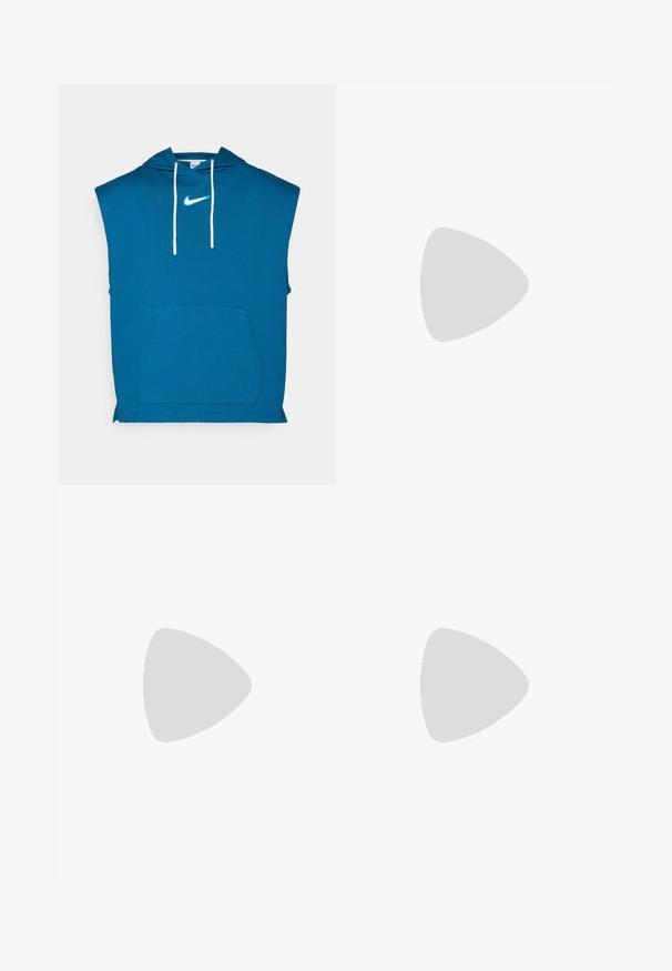 Maglia a maniche corte blu in cotone con cappuccio, dotata di una tasca frontale, caratterizzata da un laccetto bianco e un piccolo logo Nike bianco sul petto.; Pantaloni outdoor larghi bicolore con una parte superiore azzurro chiaro e una parte inferiore blu navy, dotati di vita con coulisse e tasche laterali.; Scarpa sportiva bianca con accenti neri, pannelli in rete e dettagli blu. Presenta una suola testurizzata e linee di design eleganti.; Occhiali da sole neri con finitura opaca, lenti rettangolari, leggero curvatura sulle tempie, dettaglio logo discreto e lenti color fumo.