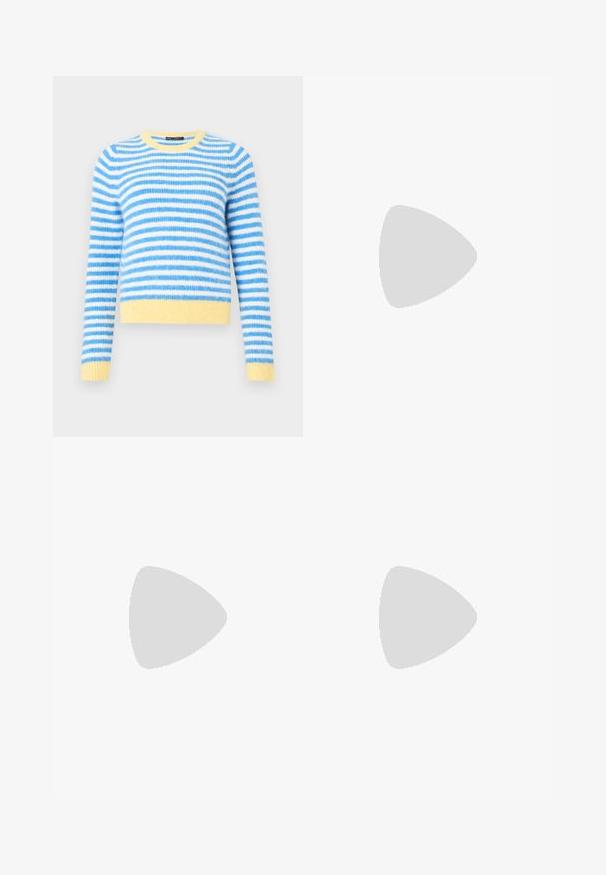 Sinivalkoraidallinen pyöreäkauluksinen neulepusero, valmistettu pehmeästä materiaalista. Kauluksessa ja helmassa on keltaisia korostuksia.; Mustat farkut leveillä lahkeilla, joissa on houndstooth-kuvioitu vyötärö. Ominaisuuksiin kuuluu etutaskut ja nappikiinnitys. Kuluneet yksityiskohdat.; Mustat matalat kengät, joissa on pieni nauha varpaissa, yhdistettynä tummanruskeisiin ribattuisiin sukkahousuihin. Kengissä on sileä pinta ja matala profiili.; Beige laukku, jossa on pyöreä muoto, repsottavat reunat ja lyhyt kantokahva. Vetoketjullinen avaus ylhäällä.