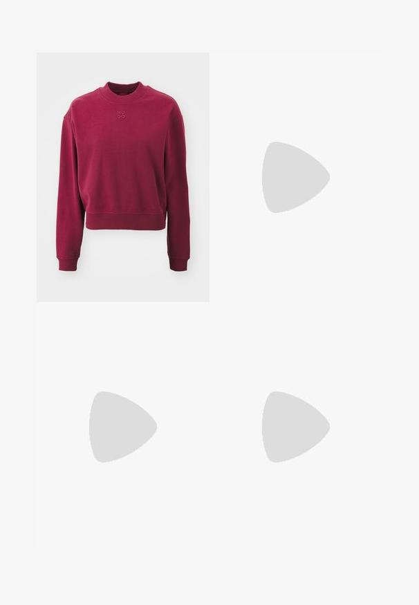 HUGO DAXANDRIA - Mikina - medium red; Černé kalhoty s širokými nohavicemi z hladkého materiálu, s vysokým pasem, poutky na opasek a dvěma předními kapsami. Plisovaný design přidává texturu.; Černé kožené baletní byty s kulatou špičkou, hladkou texturou, minimálními švy a flexibilním designem podrážky.; Hnědá kožená kabelka s klopou, zlatými kovovými detaily, ramenním popruhem a hladkým povrchem. Kompaktní obdélníkový tvar.