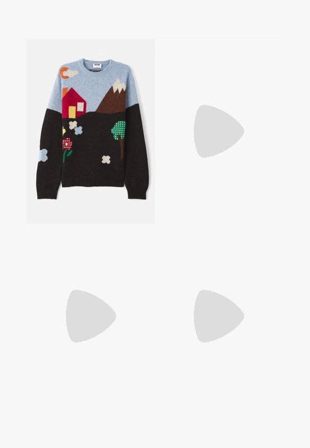 Pletený svetr s modrým vrškem, černým základem a barevnými vzory domu, hor, květin a mraků v různých barvách a texturách.; Bílé bavlněné tílko bez rukávů s kulatým výstřihem, s hladkou texturou a přiléhavým střihem, navržené pro volnočasové nošení.; Bílé džíny šortky s rovný střih, pěti kapsami a kontrastním béžovým prošíváním. Obsahují přední zapínání na knoflík a zip.; Hnědé kožené mokasíny s dekorativním prošíváním a texturovanou špičkou. Podešev má robustní design, který poskytuje trakci a odolnost.