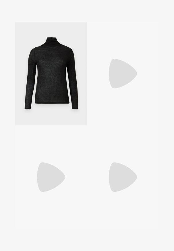 Musta pitkähihainen puolikuvastava poolopaita slim-fit -leikkauksella ja yksinkertaisella designilla valkoista taustaa vasten.; Mustat leveälahkeiset housut, jotka on valmistettu sileästä kankaasta ja joissa on tasainen etuosa, laskostettuja yksityiskohtia sekä vyölenkit vyötäröllä.; Mustat nahkaiset korkokengät, joissa on avattu kantapää, kapea kärki, sileä pinta ja kapea nilkkaremmi, jossa on kultaiset metalliosat.; Mustalla nahkalaukulla, jossa on jämäkkä muotoilu, lyhyt malli, yläkahva ja kultaiset yksityiskohdat. Säädettävä olkahihna sisältyy.