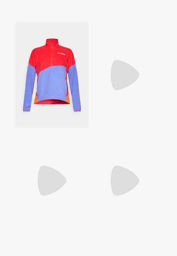 Rød og blå fleece pullover med en kvart lynlås og høj krave. Har kontrastfarvede orange detaljer på siderne og logo på brystet.; Lyse lilla sportshorts med et elastisk sort taljebånd, sidelommer og et hvidt "TERREX" logo nederst til venstre foran.; Sort atletisk sko med mesh-overdel, hvid mellemsål, tekstureret gummisål og tre grå striber på siden. Har snørebånd og en trækflap.; Sort atletisk pandebånd med en glat overflade, buet form og elastisk top. Har et lille hvidt Adidas-logo på siden.