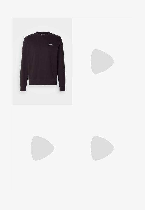 Felpa nera realizzata in morbido tessuto, con girocollo, maniche lunghe e un piccolo logo bianco di Calvin Klein sul petto.; Jeans in denim nero con un design a gamba dritta, dotati di chiusura con bottone, cinque tasche e cuciture minime per un'aspetto pulito.; Scarpa nera in pelle con lacci, punta tonda, texture liscia, cuciture minime e tacco in gomma basso. Logo sul tacco.; Borsa a secchiello nera realizzata in materiale sintetico testurizzato. Presenta due manici e una tracolla regolabile. Design semplice senza motivi visibili.