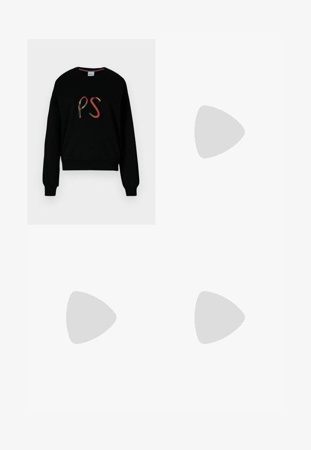 PS Paul Smith WOMENS SWIRL LOGO  - Mikina - black; Pletená biela midi sukňa s textúrovaným vzorom s vertikálnymi pruhmi a výrezmi v blízkosti dolného okraja. Elastický pás. Mäkkučký materiál.; Čierne kožené baleríny s okrúhlou špičkou, hladkým povrchom, minimálnym prešívaním a flexibilným dizajnom podrážky.; Hnedá kožená kabelka s klopou, zlatými kovovými prvkami, ramenným popruhom a hladkým povrchom. Kompaktný obdĺžnikový tvar.