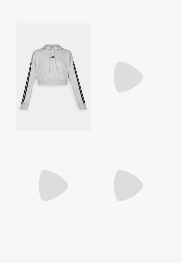 Sudadera corta gris hecha de material suave, con franjas negras a lo largo de las mangas y un pequeño logo negro en el pecho.; Top de entrenamiento negro recortado de manga larga hecho de una tela suave. Presenta un logo blanco en el pecho y acentos a rayas en las mangas.; Leggings deportivos negros hechos de una tela elástica, con una cintura alta y un logo de la marca en blanco en la cadera izquierda.; Zapatillas deportivas negras con rayas blancas, parte superior de malla texturizada y suela blanca. Combinadas con leggings rosa, exhibiendo ropa de entrenamiento.