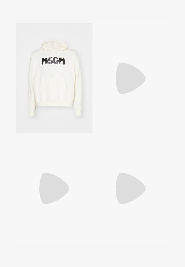 MSGM FELPA - Sweat à capuche - off white; Pantalons blancs sur mesure avec un devant plat, deux plis et des ourlets roulés. Fabriqués dans un tissu lisse avec une fermeture à bouton à la taille.; Baskets en suède beige au design low-top, à bout rond, avec des lacets plats et une semelle en caoutchouc texturée. Style minimaliste sans logos visibles.; Lunettes de soleil avec monture en plastique brun et verres bleus, de forme carrée, avec des branches fines, des accents texturés sur les tempes et une finition polie.