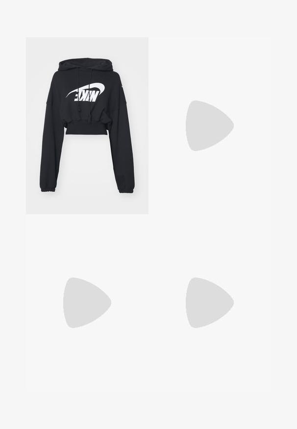 Nike Sportswear CROP DANCE - Felpa - black/sail; Abito nero senza spalline realizzato in tessuto elasticizzato, con arricciature lungo i lati e un orlo svasato. Texture liscia con una silhouette aderente.; Stivali marroni in pelle al ginocchio con punta rotonda, superficie testurizzata, cinturino alla caviglia e dettagli in metallo argentato; tacco impilato.; Set di orecchini argento: due orecchini a bottone ovali e due orecchini a cerchio a forma di mezzaluna, caratterizzati da una finitura lucida e liscia e un design arrotondato.