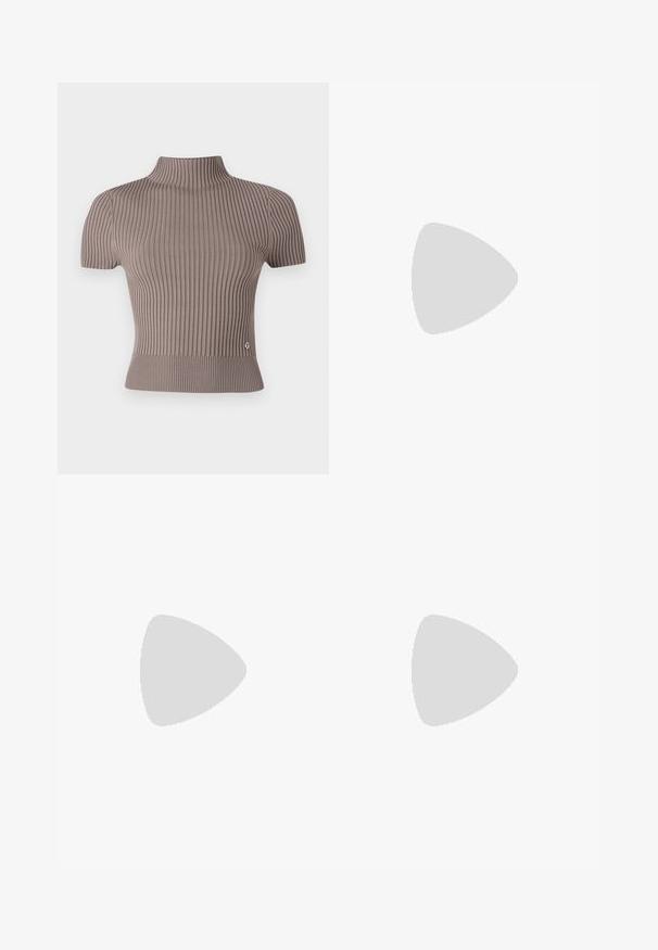 Graues, geripptes Kurzarmoberteil mit hohem Kragen. Verfügt über eine taillierte Form und ein kleines Logo-Element am Saum. Glatte Textur.; Blaues strukturiertes Cropped-Top mit tiefem V-Ausschnitt und breiten Trägern, aus einem gewebten Stoff mit leicht zerknittertem Aussehen gefertigt.; Blaue, strukturierte weite Hose mit gerippter Optik, hoher Taille und lockerer Passform, ideal für die Freizeit.; Beige Sport Schuh mit schwarzen Streifen, Gummisohle und schwarzen Akzenten. Verfügt über ein Obermaterial aus glattem Leder und ein rundes Zehendesign.