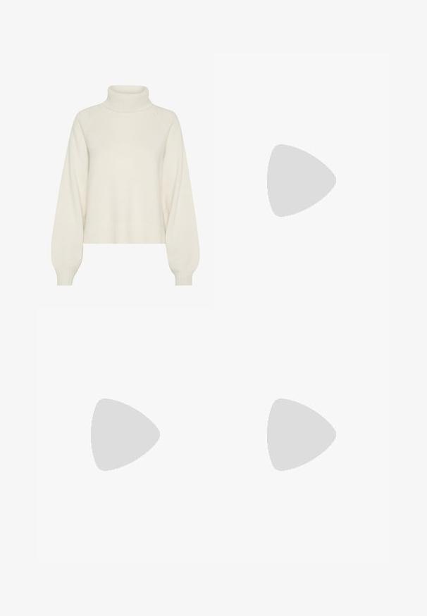 Gestuz MANZI - Strickpullover - white onyx; Schwarze weit geschnittene Jeans mit hoher Taille, ausgestattet mit Vorder- und Hintertaschen, gesteppten Nähten und einem Knopfverschluss. Glatte Textur.; Bershka High Heel Sandalette - black; Braune Leder-Tote mit glatter Textur, offenem Oberteil und zwei Schulterriemen. Verfügt über minimale Nähte und keine sichtbaren Beschläge.