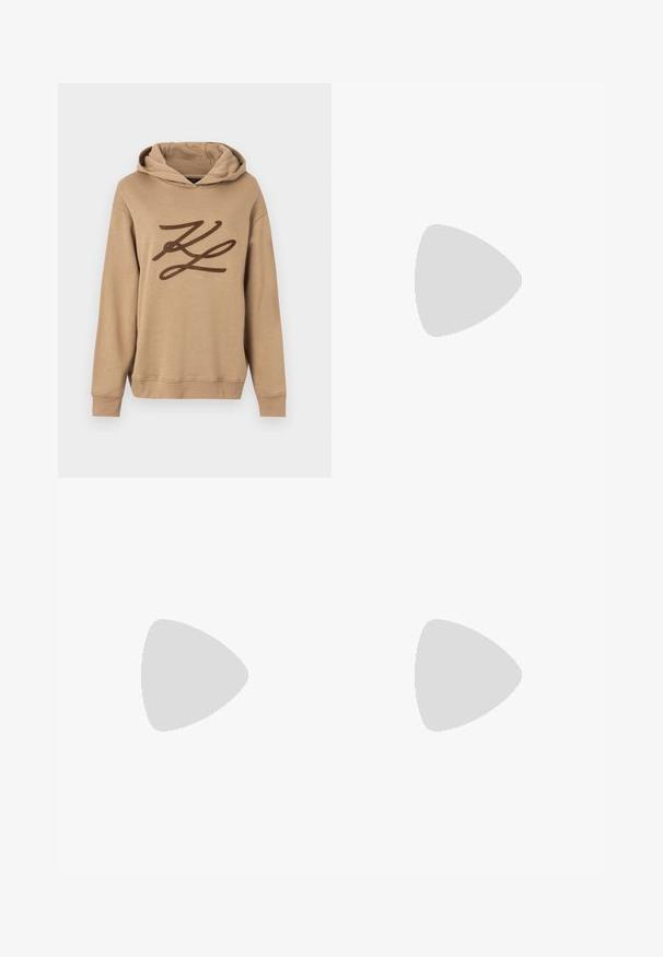 Tan hettegenser laget av myk stoff, med en stor brun logo på forsiden og en kengurulomme. Inkluderer en hette med snor og ribbede mansjetter.; Plissert hvit skjørt med en svart elastisk midje som har "LACOSTE"-logoen. Midjelengde design med myk tekstur.; Hvite lær sneakers med tykk hvit såle, svart semsket hælforsterkning og preget logo på siden. Snøresystem med seks hull.; Store svarte solbriller i overdimensjonert størrelse med geometrisk form, med mørke linser og en kontrasterende grå detalj på rammen. Logo på armen.