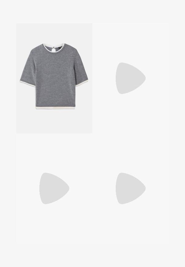 Haut gris à manches courtes avec un col rond, présentant un motif texturé et des accents ribotés blancs au col et à l'ourlet. Détail en forme de clé au dos.; Jupe midi en denim indigo foncé, avec une fente avant et une légère décoloration. Design classique à cinq poches avec fermeture à bouton métallique.; Escarpin en cuir noir avec un bout pointu, un décolleté bas et un ornement doré décoratif. Doté d'un talon aiguille et d'une texture lisse.; Pochette en cuir rouge à la finition texturée, avec un rabat plat et une courte sangle. Logo de marque discret sur le devant.