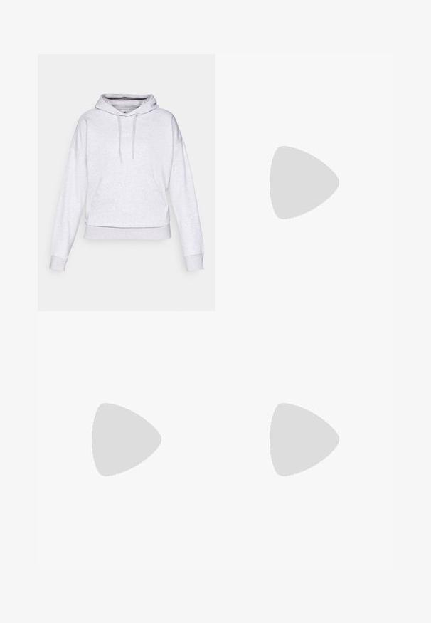 Hoodie cinza claro feito de tecido macio, apresentando um bolso canguru frontal, capuz com cordão e punhos e bainha canelados. Logotipo centrado no peito.; T-shirt atlético de mangas curtas, cinza escuro com textura perfurada. Apresenta um logo branco e riscas laterais contrastantes. Decote arredondado.; Calções de desporto pretos com um cós elástico, bolsos laterais e detalhes em lista branca nas laterais. Feitos de material leve.; Sapatos de treino pretos com riscas brancas, parte superior em malha texturizada e sola branca. Usados com leggings cor-de-rosa, destacando roupa de treino.