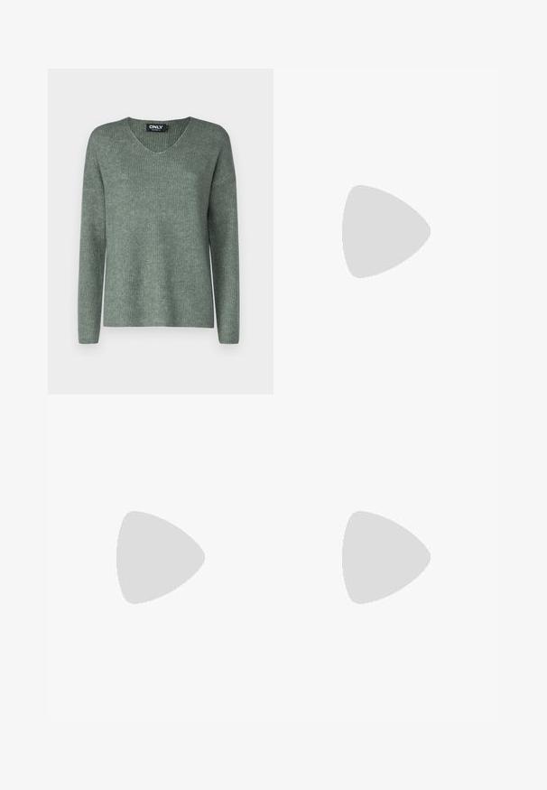 ONLY Tall ONLCAMILLA TALL - Strickpullover - laurel wreath; Blaue hochgeschnittene weit geschnittene Jeans mit vorderem Knopf- und Reißverschluss, vorderen und hinteren Taschen sowie genähten Säumen auf weißem Hintergrund.; Silberne Leder-Sandalen mit offenem Zehenbereich, ausgestattet mit einem breiten Vorder-Riemen, einem Knöchelriemen mit Schnalle und einem mittelhohen Blockabsatz.; Schwarze Leder-Schultertasche mit glatter Textur und verstellbarem Riemen, kombiniert mit ausgewaschenen weit geschnittenen Jeans und sportlichen Sneakern.