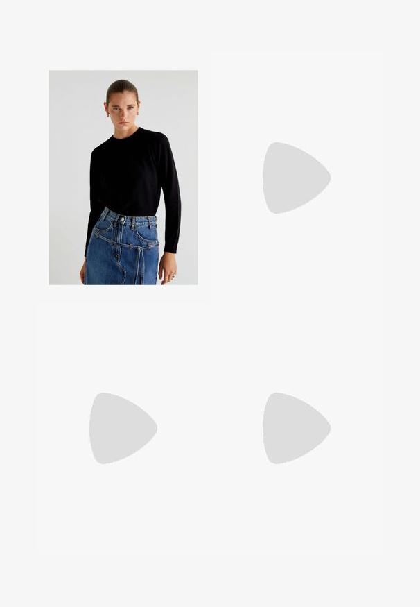 Scalpers Strickpullover - black; Schwarze Lederhosen mit glatter Oberfläche, geradem Schnitt, elastischem Bund und vorderem Knopfverschluss; gefaltete Details und schmal zulaufende Beine.; Schwarze Lederstiefel bis zum Knie mit quadratem Zehen und Blockabsatz. Mit einem seitlichen Reißverschluss und glatter Textur.; Schwarze Lederhandtasche mit geschwungener Form, abnehmbarem Tragegurt und goldenen Beschlägen. Die Tasche verfügt über einen Deckel mit einer Schnallen-Details.
