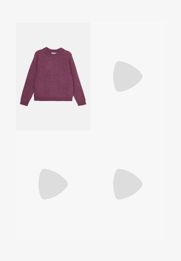 Tiger of Sweden GWYNN - Trui - tulip purple; Zwarte knieb ain shorts van katoen, met een platte voorkant, riemlussen en geen zichtbare zakken. Glad textuur en een getailleerde pasvorm.; Zwarte leren slingback schoen met scherpe neus, kleine hak en decoratieve gespdetails op de bovenkant. Stijlvolle textuur, minimalistisch ontwerp.; Zwarte leren schoudertas met twee vo pockets, gouden gespen, ritsluiting en een smalle band. Tekstuur oppervlak en compacte rechthoekige vorm.