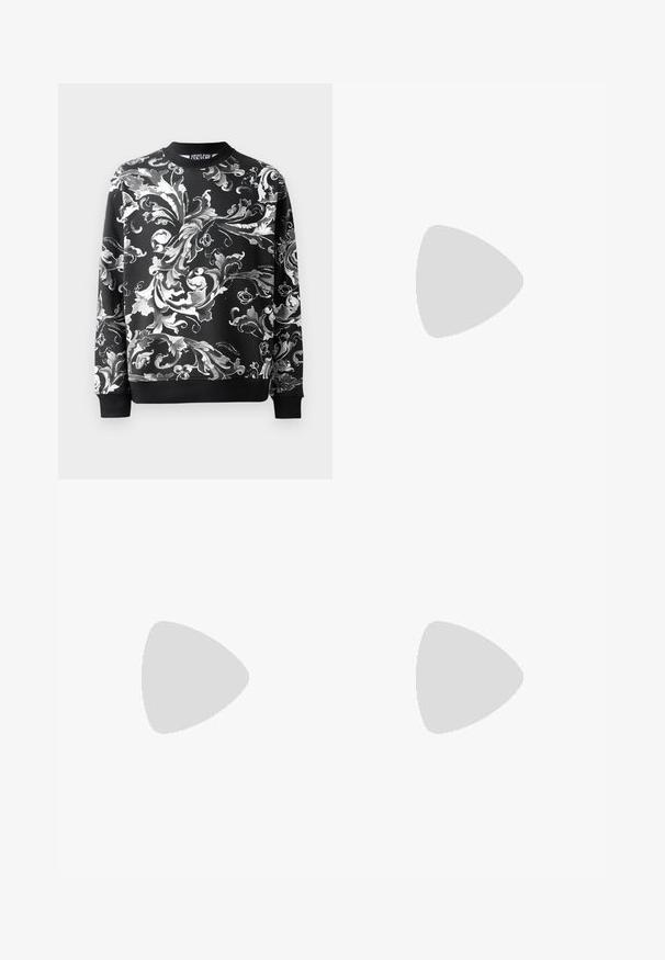 Felpa nera con intricate fantasie floreali bianche, colletto rotondo e polsini a costine. Tessuto morbido con una vestibilità rilassata.; Camicia nera a maniche corte con bottoni, decorata con motivi floreali barocchi gialli e dorati, e una tasca frontale, etichettata Versace Jeans Couture all'interno del colletto.; Pantaloni jogger neri con elastiche in vita e alle caviglie, caratterizzati da pannelli laterali a motivi floreali neri e dorati.; Sneaker in pelle nera con punta tonda, allacciatura frontale, superficie liscia, suola in gomma spessa e interno a contrasto color nocciola.
