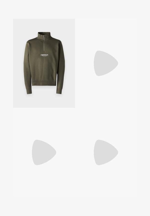 Maslinasto zeleni zip-up dukserica s visokim ovratnikom, s bijelim logotipom na prsima, izrađena je od mekanog, teksturiranog materijala.; Bijela pamučna majica s kratkim rukavima, zaobljenim izrezom, opuštenog kroja, bez vidljivih logotipa ili uzoraka. Glatka tekstura i minimalni dizajn.; Traperice visokog struka, širokog kroja u izblijedjelom crnom denimu. Imaju pet džepova, petlje za remen, i čist, ravni kroj nogu.; Sivi i bijeli tenisice s gornjištem od antilopa i kože, okruglim vrhom, ravnim vezicama i gumenim potplatom s dodatkom boje gume.