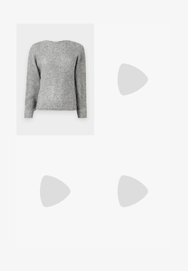 Pulover gri tricotat, cu un model texturat în formă de diamant, mâneci lungi și guler rotund. Manșete și tiv cu bordură. Material ușor.; Pantaloni negri tailor-ed cu un design drept, având o textură fină și cute clare pe față. Fără elemente de prindere vizibile.; Pantofii cu toc înalt din piele neagră, cu spatele descoperit, având vârful ascuțit, textură netedă și o curea îngustă pentru glezna cu accente aurii.; Geantă de umăr din piele neagră, cu un design structurat, având o formă tăiată, mânere superioare și accente din aur. Include o curea de umăr ajustabilă.