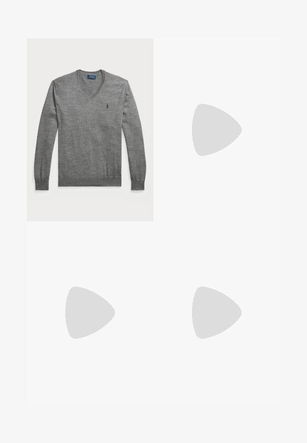 Grå v-hals genser laget av strikket stoff. Har lange ermer, ribbestrikkede mansjetter og hem, samt en liten logo på venstre bryst.; Lyseblå og hvitstripet skjorte med knapper, klassisk krage, lange ermer og en liten brodert logo på brystet.; Marineblå skreddersydde bukser med flat front, to frontfolder og en enkelt knappelukking, med et glatt, teksturert stoff.; Beige mokasiner i semsket skinn med en sydd detalj, flat gummisåle og en liten logo på siden. Klassisk slip-on-design, myk tekstur.