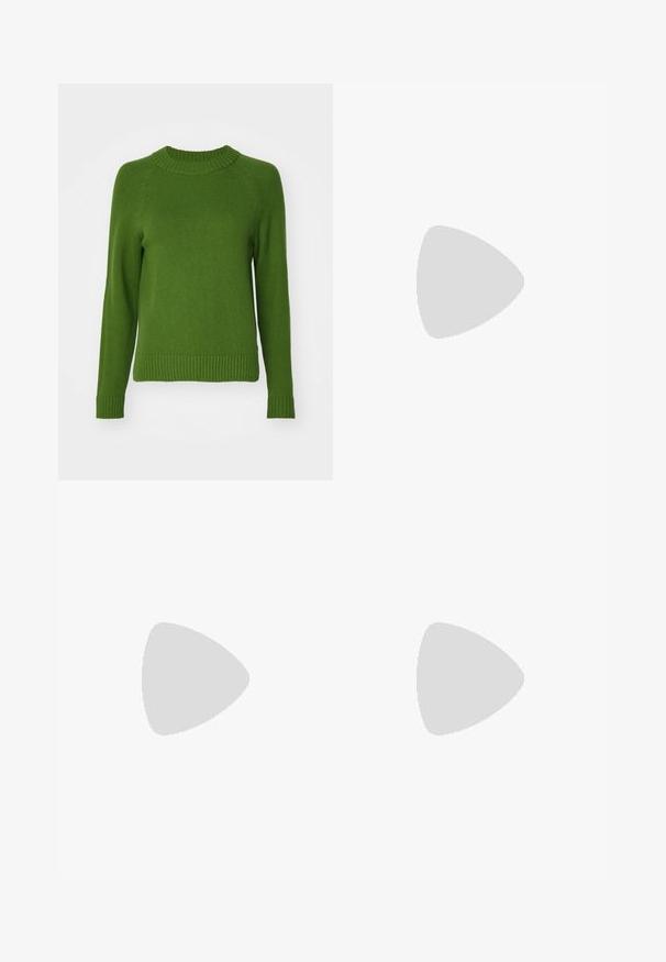 GAP CASHSOFT CREW - Maglione - twist of lime; Jeans a gamba larga marroni realizzati in denim, con un classico design a cinque tasche, chiusura con bottone e dettagli di cucitura discreti.; Mocassino in pelle verniciata marrone con punta quadrata, accentato da catena metallica e tacco basso; texture liscia, design minimalista.; Borsa a tracolla in suede marrone con texture morbida, ampia apertura e lunghe cinghie. Caratterizzata da un design semplice con cuciture visibili e senza accessori.