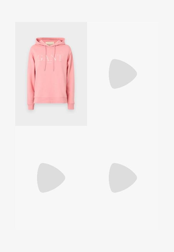 Rosa hoodie tillverkad av mjukt material. Har dragsnören och en frontlogotyp med texten "GANT NEW HAVEN." Mudden och fållen är ribbad.; Svart bomullströja med rundad halsringning. Har en framsida med logotyp i lila och röd. Kort ärm med en avslappnad passform.; Calvin Klein Jeans, högmidjade vita denimbyxor, rak ben, texturerad finish, fem fickor, silverfärgade detaljer, vintage-design.; Vit läderSneaker med rund tå, platt sula och svart hälaccent. Har Calvin Klein-logotyp i svart på sidan och präglat varumärkesnamn.