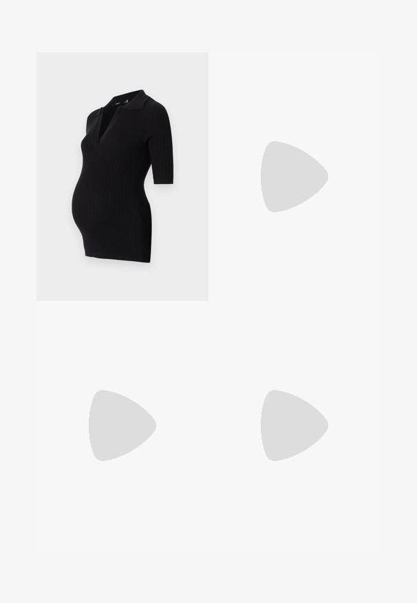 Vestido de maternidade preto com textura canelada, colarinho tipo polo curto e mangas curtas, concebido para acomodar uma barriga em crescimento.; Calças largas pretas com uma cintura elástica e uma textura suave e elástica. Apresenta um design simples, sem padrões ou adornos.; Sapatilhas slingback de cor rosa pálido com bico fino, feitas de um material semelhante a couro liso. Apresentam detalhes recortados nas laterais e um salto plano.; Bolsa estruturada branca com alças curtas e uma alça de ombro, com detalhes em hardware dourado e material texturizado, exibida contra um fundo cinza.