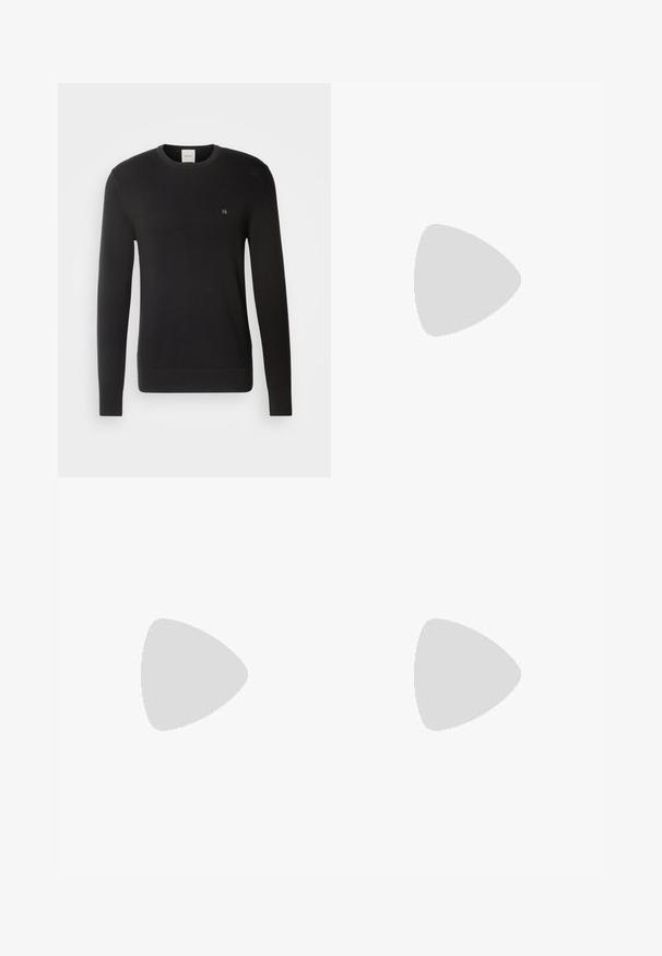 Calvin Klein STRUCTURE SWEATER - Strikkegenser - black; Svarte skreddersydde bukser med rett passform, laget av glatt materiale. Har beltehemper og pressfolddetaljer foran.; Hvite skinnsko med en glat overflate, rund tå, flate lisser og teksturert såle. Grå semsket innfelt ved hælen.; Klare plastikk solbriller med rektangulære brune linser, med tynne, gjennomsiktige armer og metalldetaljer på templene.