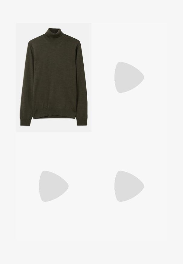 Pulôver de gola alta verde escuro feito de um material de malha macia, apresentando punhos e bainha canelados, mangas longas e um design simples e limpo.; Jeans de ganga pretos com um ajuste solto, cintura alta, cinco bolsos e um fecho de botão visível. Apresenta desbotamento sutil e um design de pernas retas.; Mocassins de couro preto com uma textura suave, bico arredondado e uma faixa decorativa sobre o peito do pé. Salto baixo e empilhado, design minimalista.; Bolsa de couro preta a tiracolo com um bolso frontal com fecho, logotipo em relevo e alça ajustável. Textura suave com uma forma estruturada.