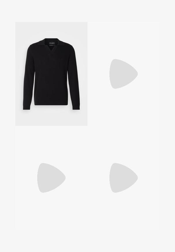 Pull en tricot noir avec un col en V et un col rabattu. Il possède des manches longues et un logo subtil sur la poitrine. Texture lisse.; Maillot de football à manches longues blanc avec une texture en ribbed, col et poignets noirs, arborant le logo Adidas noir et un emblème graphique circulaire.; Pantalon noir à jambes droites avec passants de ceinture, fermeture à bouton et un design épuré et minimal sur un fond neutre.; Baskets Adidas Samba blanches avec des rayures noires, lacets noirs, talon en daim beige et semelle en caoutchouc couleur gomme, présentées en profil latéral gauche.
