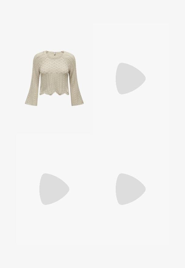 Neule cropped villatakki vaaleassa, jossa on aaltoileva helma, kellotakaiset hihat ja teksturoitu viistokuvio koko vaatteessa.; Musta polyesterinen culotte-housut, jossa on joustava vyötärö, kaksi etupleettiä ja löysä siluetti. Ei näkyviä kuvioita tai metallisia yksityiskohtia.; Mustat litteät sandaalit, joissa on kiiltävä pinta, kolme ohutta hihnaa ja pyöreä metalliosuus varpaissa. Tyylikäs muotoilu, jossa on minimaalinen kantapää.; Musta nahkakäsilaukku, jossa on jämäkkä muotoilu, yläkahva ja kultainen metallisolki edessä. Sujuva pinta, minimaalinen ompelu.