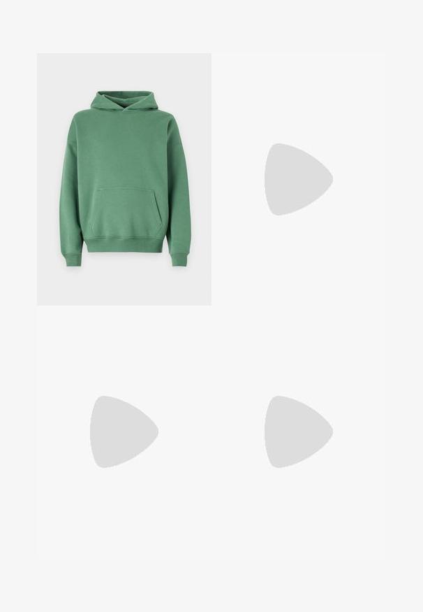 Abercrombie & Fitch Essential Popover Hoodie - Collegepaita - myrtle; Siniset farkut suoran lahkeensuunnittelulla, joissa on napilla ja vetoketjulla suljettava etuosa, viisi taskua ja vähäisiä ompelut yksityiskohtia.; Valkoiset nahkakengät, joissa on harmaa mokkanokka, kolme vaakasuoraa valkoista raitaa, sininen yksityiskohta ja ruskea kumipohja. Pintakuvioitu yksityiskohta pohjassa.; Mustat soikeat aurinkolasit tummilla linsseillä, paksuilla kehyksillä ja hopeisilla pistekoristeilla sivuilla. Liukas muovimateriaali, nykyaikainen muotoilu.