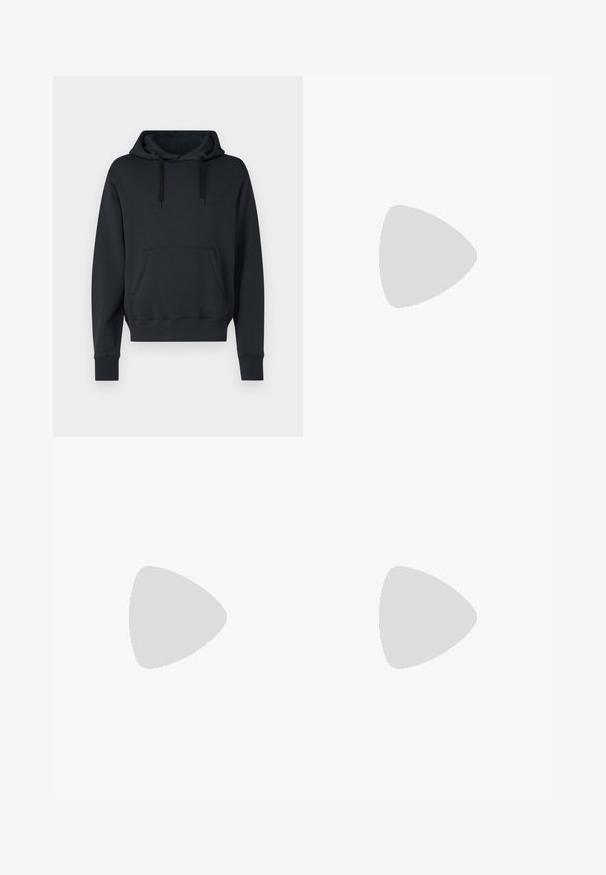 Svart hettegenser laget av myk bomullsblanding; har en frontlomme, ribbede mansjetter og snorer for justerbar passform.; Filippa K TERRY CROPPED TROUSERS - Bukse - sage melange; Hvite lærersneakers med en jevn overflate, rund tå, flate lisser og en teksturert såle. Har en subtil logo på hælen.; Sorte, runde solbriller med mørke linser og slanke metalarmer. Inkluderer klare temple tips og sølvfargede detaljer ved hengslet. Minimalistisk design.
