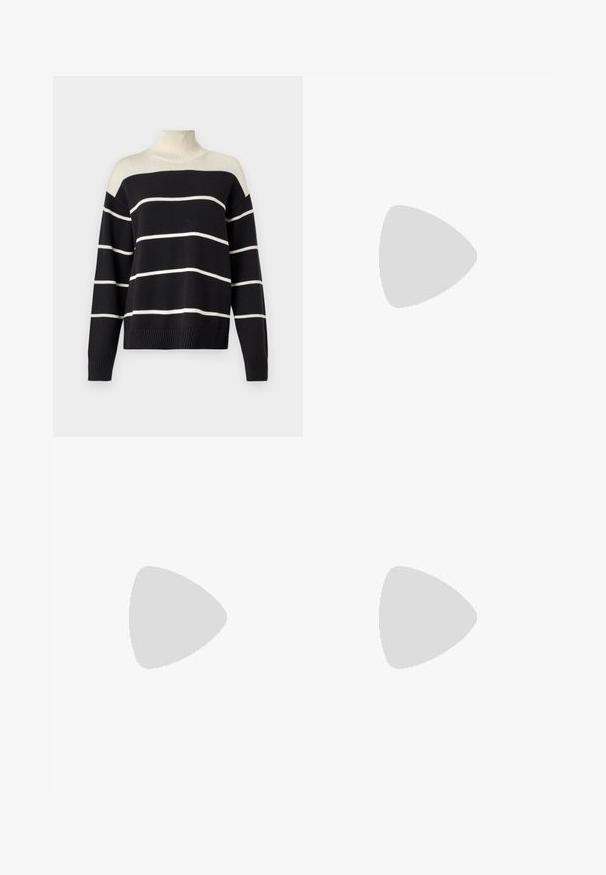 Pull à col roulé noir et crème à rayures avec un col et des poignets côtelés. Présente de larges rayures horizontales et une coupe décontractée.; Pantalon noir ajusté avec une coupe droite, présentant une texture lisse et des plis nets sur le devant. Aucune quincaillerie visible.; Sandale en cuir noir à talon bloc avec une large lanière sur les orteils et une lanière de cheville réglable, présentant un design épuré et minimaliste.; Sac à main en cuir noir avec un design structuré, featuring une forme cropped, une poignée supérieure et des accents en matériel doré. Bandoulière réglable incluse.