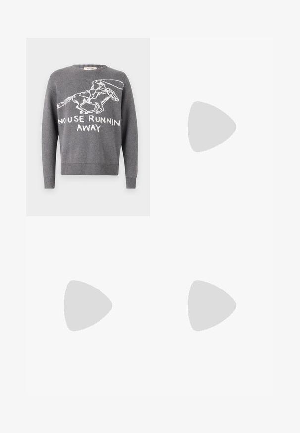 Grijze gebreide trui met een witte afbeelding van een rennende konijn en de tekst "NEEM GEEN AFSTAND". Boordjes aan de mouwen en onderkant. Klassieke ronde hals.; Lichtblauwe denim wide-leg jeans met een hoge taille, voorzien van een knoopsluiting, vijf zakken en subtiele vervaging.; Diesel S PAGODHA - Sneakers laag - black; Zwarte en rode zonnebril met een gedurfde cat-eye vorm. Gelaagde matte monturen en reflecterende lenzen met een lichte teint. Inclusief uitsparingen op de armen.