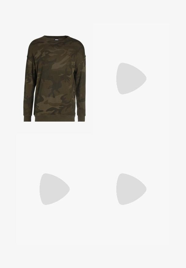 Maglione verde mimetico con maniche lunghe, scollo rotondo e polsini a costine. Realizzato in tessuto morbido con vari motivi verdi e marroni.; Pantaloni cargo verde oliva, con multiple tasche laterali, una vestibilità rilassata e polsini regolabili per una calzata sicura. Tessuto in cotone resistente.; Scarpe da atletica verdi e gialle con pannelli di rete, accenti viola a contrasto e suole texturizzate. I lacci sono ben stretti e abbinate a calze bianche.; Occhiali da sole neri rettangolari con lenti verdi. Montatura in plastica spessa, aste diritte e sottili accenti dorati ai lati.