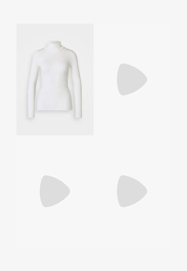 Pull en maille côtelée blanche avec col roulé et manches longues, présentant un design ajusté et une texture douce. Col plat et look sans couture.; T-shirt en coton vert à manches courtes, col rond et logo Adidas blanc sur la poitrine. Texture lisse, coupe décontractée.; Shorts en denim de couleur bleu clair, avec un ourlet effiloché et un tissu coloré à motifs sur les côtés, illustrant des images et textures urbaines.; Botte en cuir noir à lacets avec une semelle épaisse crantée et des coutures jaunes, suspendue sur un fond circulaire jaune.