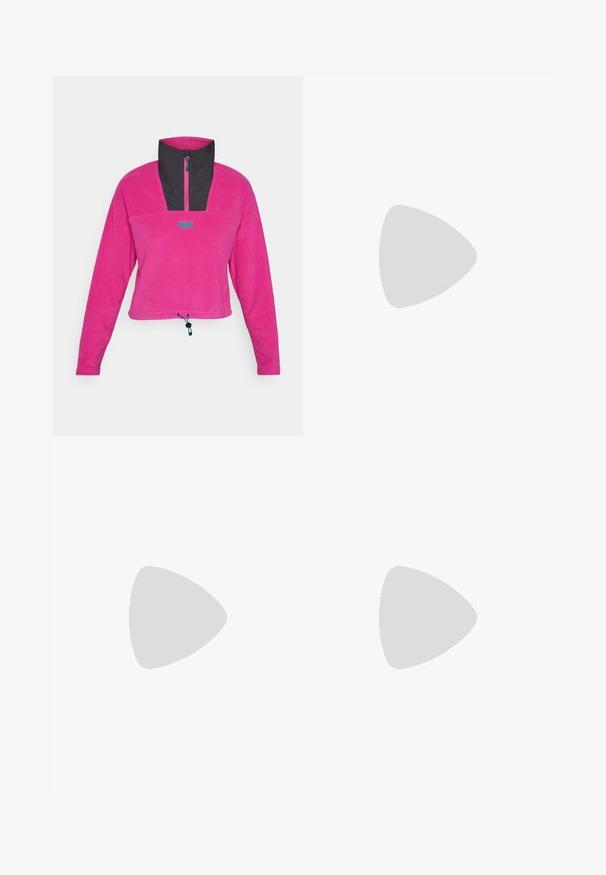 Helly Hansen DAYBREAKER CROPPED  - Vesta od flisa - magenta; Svijetloplavi kratkotrgac s kratkim rukavima od pamuka, s okruglim izrezom i malim bijelim logotipom na prsima. Glatka tekstura.; Crne kupaće hlače od lagane tkanine, s elastičnim pojasom, špagom i bočnim džepovima za funkcionalnost.; Lagani atletski cipele Columbia izrađene od bijele mrežaste tkanine s teksturiranom sivom potplatom i gumom za bolje prianjanje. Imaju podstavljeni ovratnik i dizajn s vezicama.