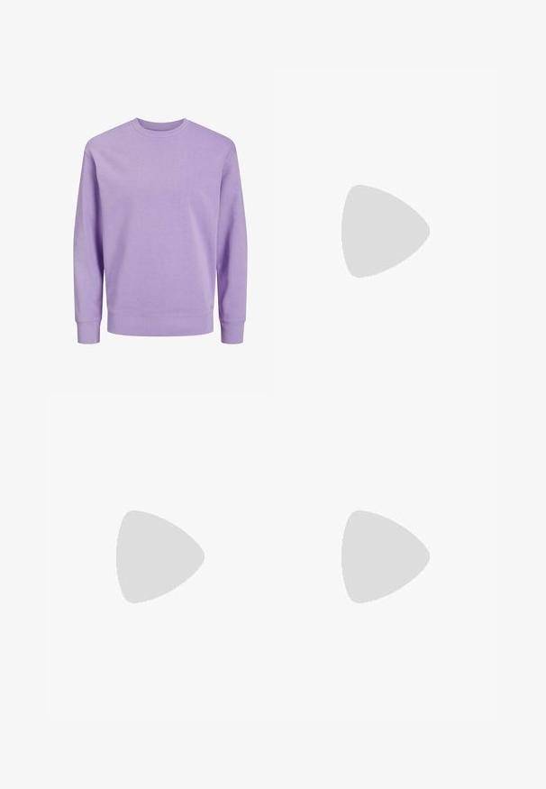 Jack & Jones JJESTAR CREW NECK - Sweater - purple/rose; Skinny jeans in vervaagd grijs denim, met versleten details op de knieën, gecombineerd met witte sneakers. Gladde textuur, slank model.; Witte leren sneakers met perforaties, ronde neus, vlakke zool en dikke veters, met een zichtbare swoosh-logo en "AIR" op de hiel.; Zilveren roestvrijstalen horloge met een marineblauwe wijzerplaat, metalen uurmarkeringen en een datumnis op 3 uur. Waterbestendig tot 50 meter.