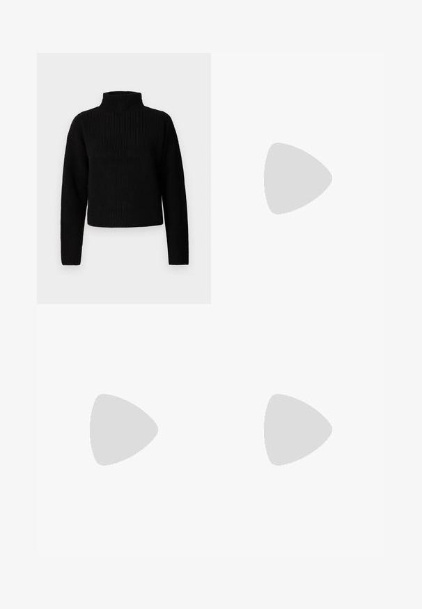 Zwarte geribde coltrui met lange mouwen en een cropped ontwerp. De textuur lijkt dik en gebreid, zonder zichtbare patronen of versieringen.; Donkerblauwe uitlopende jeans gemaakt van denim. Beschikt over een hoge taille, voorzakken en splitdetails aan de zoom. Klassiek vijfzakontwerp.; Zwarte leren ballerina met een ronde neus, gladde textuur, minimale stikdetails en een flexibele zoolontwerp.; Bruine leren handtas met een klep sluiting, gouden hardware, een schouderband en een gladde textuur. Compact rechthoekige vorm.