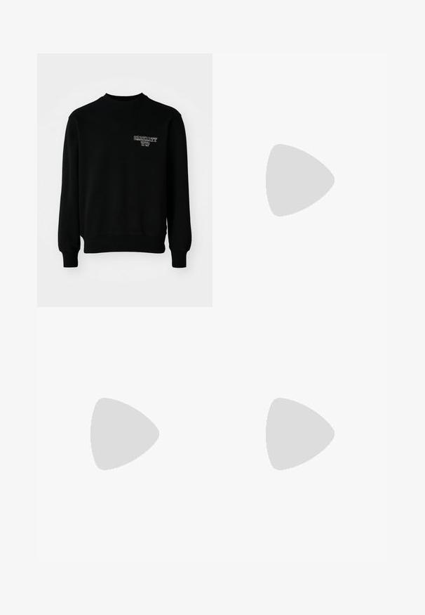 Must have musta kangasmust vest, mis on valmistatud puuvilla segu kangast. Sellel on ribidega varrukad ja allserv, samuti väike valge tikitud logo rinnal.; Kerged püksid sirge lõikega, millel on kaks külgtaskut ja nupuga sulgemine. Valmistatud pehmest ja vastupidavast kangast.; Mustad nahast sneaksid valgete aktsentidega, madala ülaosa disainiga, paeluva sulgemise ja paksu valge kummist tallaga. Brändi logo kandadel.; Hõbedased kaelakeed erinevate ahelastiilidega on musta T-särgi kohal, rõhutades siledat metallist tekstuuri ja kihilist disaini.