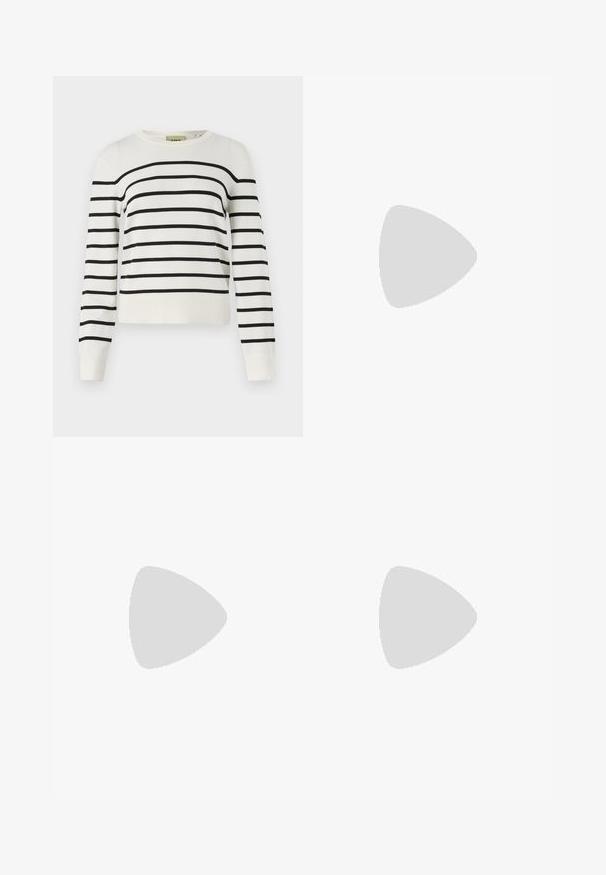 Weißer Strickpullover mit schwarzen horizontalen Streifen, rundem Halsausschnitt und langen Ärmeln mit Rippbündchen. Kürzere Länge.; Schwarze plissierte Hose mit elastischem Bund. Verfügt über weite Hosenbeine und einen glatten, strukturierten Stoff mit vertikalen Streifen.; Hoher schwarzer Lederstiefel mit einer robusten Plateausohle und Blockabsatz, der über eine Zuglasche und ein strukturiertes Profil an der Außensohle verfügt.; Schwarze Laptoptasche aus Leder mit glatter Textur, rechteckiger Form und zwei langen Griffen. Keine sichtbaren Beschläge oder Verzierungen.